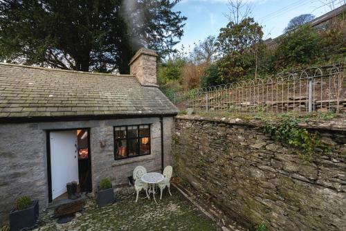 Romantic rural couples retreat in the stunning village of Crosthwaite Lyth Valley - image 7