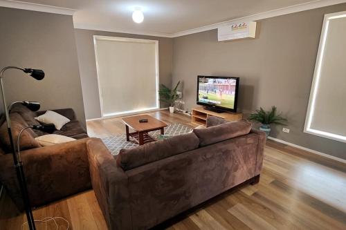 Spacious 3 bedrooms Duplex Free parking