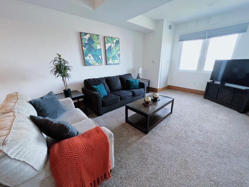 3BR Luxury Suite with Parking at The Grand Castle in Grandville, USA