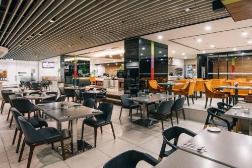 Restaurant, Oakwood Hotel & Residence Kuala Lumpur near Embassy of the People's Republic of China