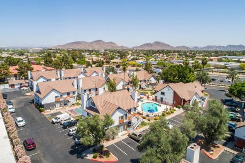 Metro PHX Upstairs 2bd sleeps 6 heated pool NO PETS ALLOWED - image 10