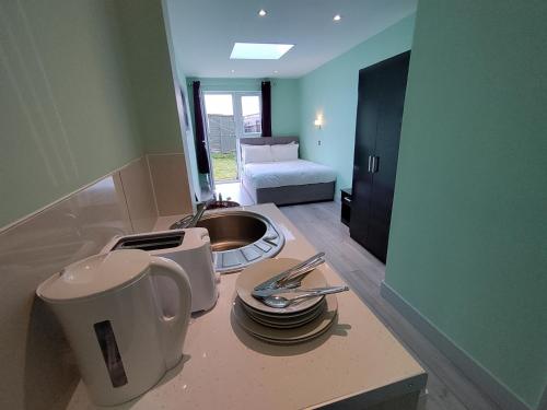 Letzi Private En-Suite, Near Heathrow Airport T3