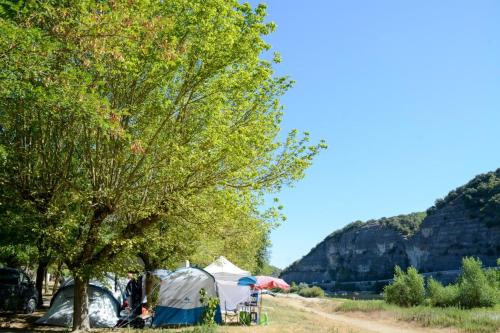 Emplacement nu pour tente et caravane