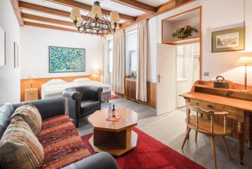 room detail thumbnail 1