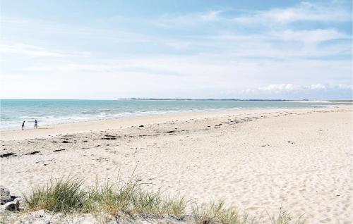 Four-Bedroom Holiday Home in Monthuchon - image 4