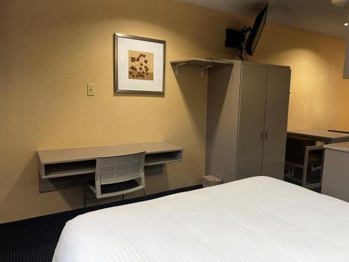 Microtel Inn & Suites by Wyndham Houston in Nassau Bay