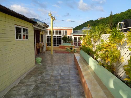 Tropical Court Hotel in Montego Bay