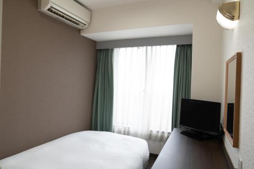 Single Room - Non-Smoking image 2