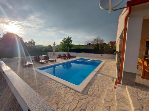 Villa Ana Marija - Family destination with heated pool - Accommodation - Lećevica