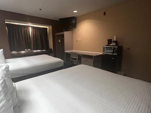Microtel Inn & Suites by Wyndham Houston/Webster/Nasa/Clearlake - image 10