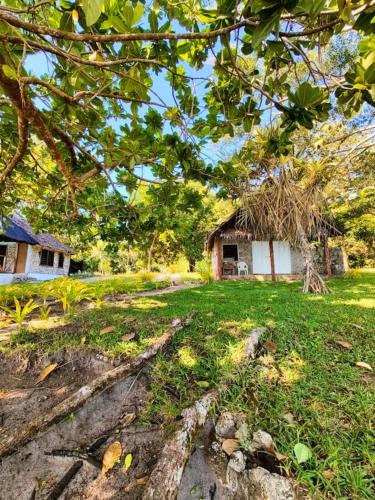 Lonnoc Beach Lodge in Hog Harbour