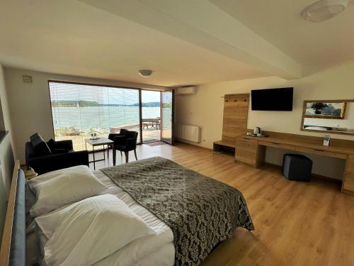 Double Room with Lake View