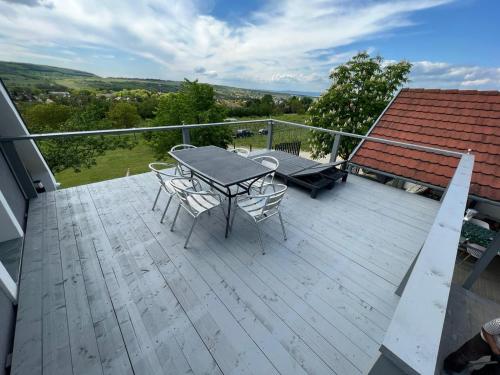 Völgyhíd Village Balaton (Volgyhid Village Balaton) in โคโรเชกี