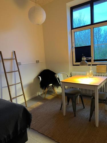 Room 4 - Hawkraft kulturhotel, Vestervig (foto 3)