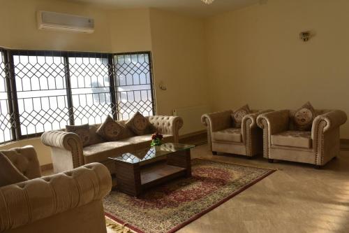 Melberry House - image 3