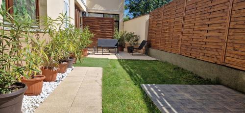 Garden, ZenLoft Apartman in Eger