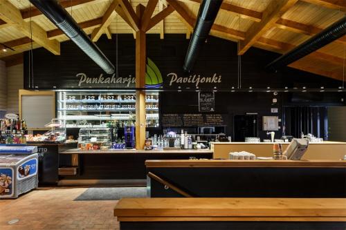 3 bedrooms, 5 beds