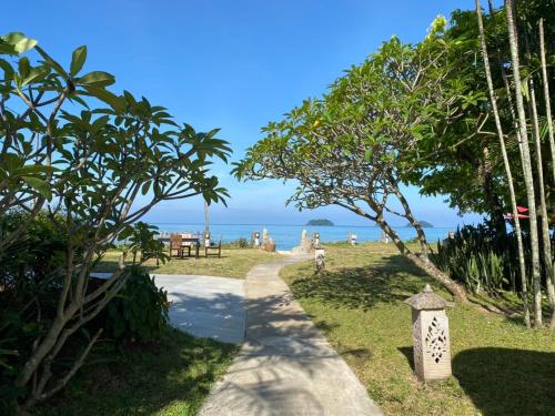 A környék, Bhumiyama Beach Resort in Koh Chang