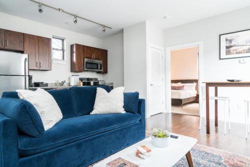 CozySuites Music Row Spacious 1BR with free parking 45 in Nashville, USA