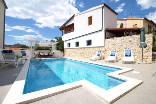 Beautiful Dalmatian Stone House with swimming pool - Accommodation - Jezera