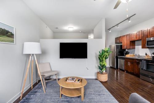 CozySuites MusicRow Astonishing Studio with free parking 52 in Nashville, USA