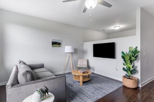 CozySuites MusicRow Astonishing Studio with free parking 52 in Nashville, USA