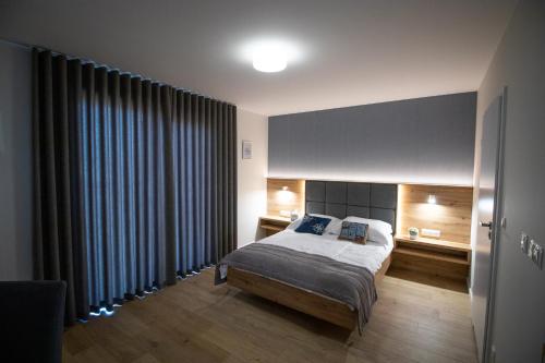 1 queen bed