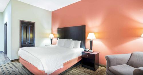 La Quinta Inn & Suites by Wyndham Mcalester - image 14