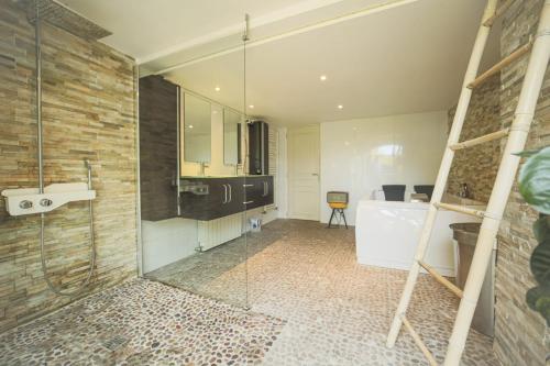 Villa de 5 chambres avec piscine privee jacuzzi et jardin clos a Aubagne