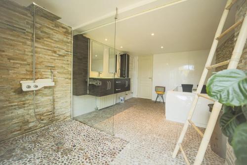 Villa de 5 chambres avec piscine privee jacuzzi et jardin clos a Aubagne