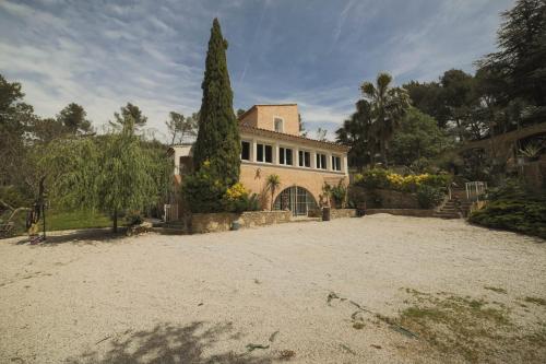 Villa de 5 chambres avec piscine privee jacuzzi et jardin clos a Aubagne