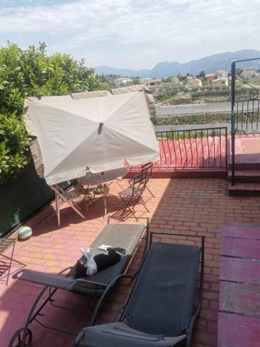 Terraza/balcón, Maison traditionnelle sur les collines Niçoises (Maison traditionnelle sur les collines Nicoises) in La Plana