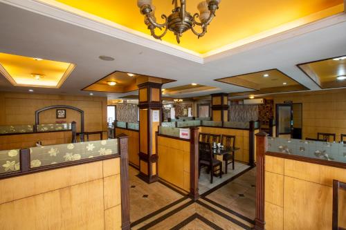 مطعم, فندق سريىر أرافي - كويمباتور (Sri Aarvee Hotel - Coimbatore) in بي إن بالايام