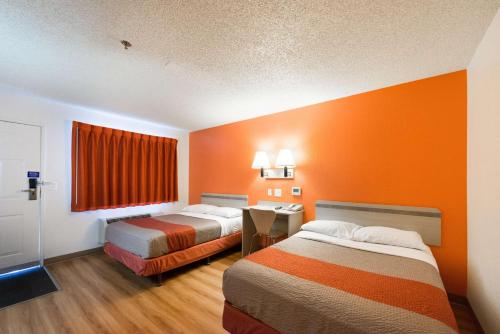 2 double beds
