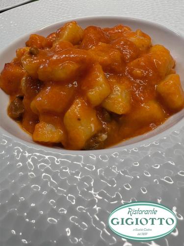 GG8 Restaurant & Hotel