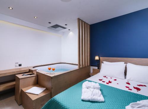 Alcyone Studios and Apartments Room Type - Suite with Hot Tub