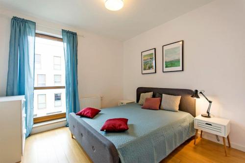One-Bedroom Apartment image 4