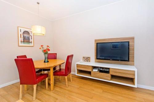 One-Bedroom Apartment image 3