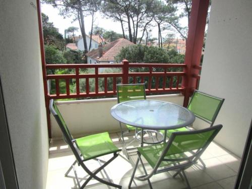 . Appartement à Capbreton : port, plages et commerces à pied, terrasse et parking privé - FR-1-239-453