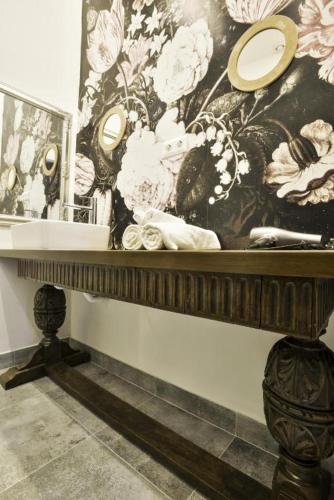 Golden Leaf Apartment - image 7
