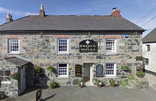 The Prince of Wales BnB Dry Tree