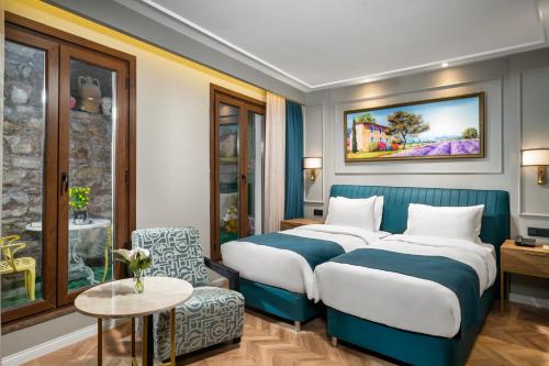 Royan Suites - image 8