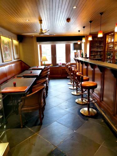 瑟穆瓦河畔高姆-阿登-拉库西尼-玫瑰园酒店