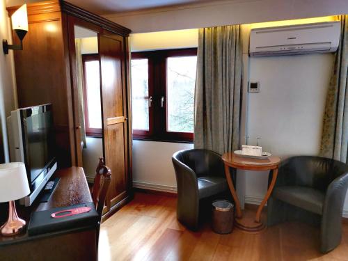 瑟穆瓦河畔高姆-阿登-拉库西尼-玫瑰园酒店