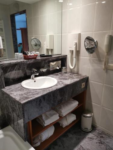 瑟穆瓦河畔高姆-阿登-拉库西尼-玫瑰园酒店