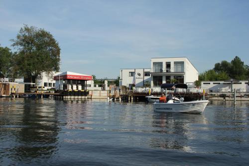 Wohnboote Marina Niederhavel