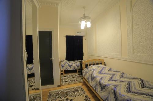 Hanifa – Bukhara, DC