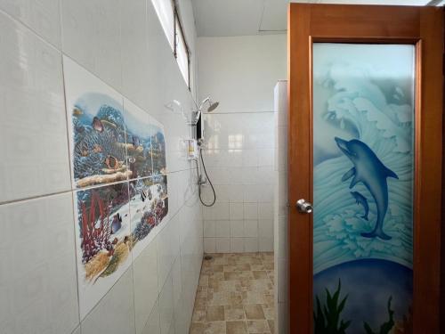 Shower, พิณทอง รีสอร์ท in Klong Thom