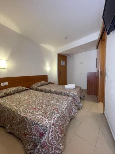 2 twin beds