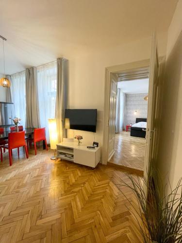 Old Town Square Apartments - image 11